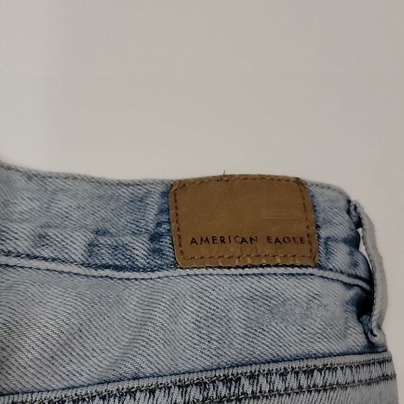 AMERICAN EAGLE Distressed Relaxed Jeans size 4 - Picture 8 of 11